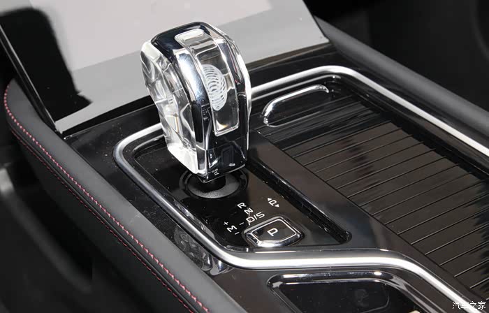 这个档把是真好看,跟水晶似的,握手里就觉得自己很"豪气".