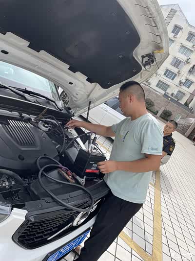 【道路救援】沃尔沃xc40电瓶搭电