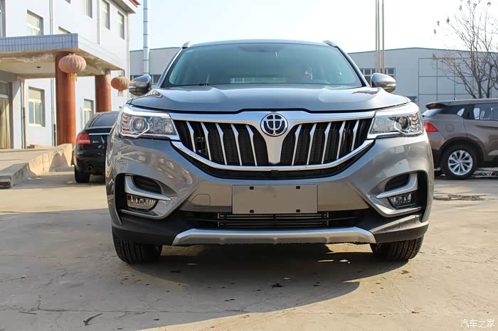 竖式格栅,金属中网,加帅气前雾灯,还有银色护板,谁会喜欢中华v6?