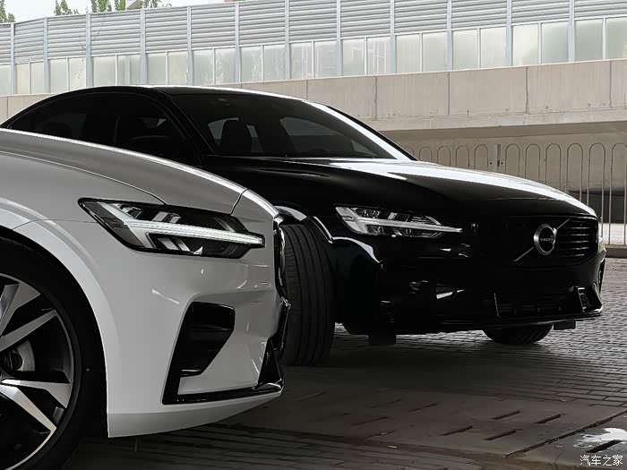 【图】暗夜黑武士与迷雾白幽灵 沃尔沃s60运动版美照分享_沃尔沃s60