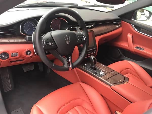 美规版玛莎拉蒂总裁红色内饰很漂亮