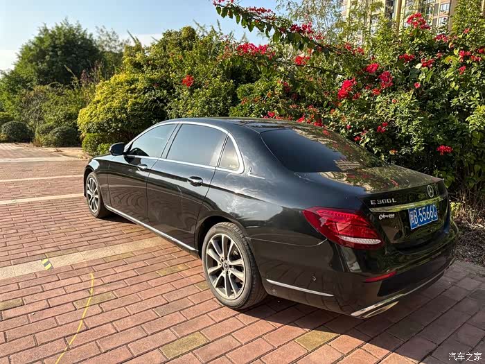 2017年奔驰e300l豪华版