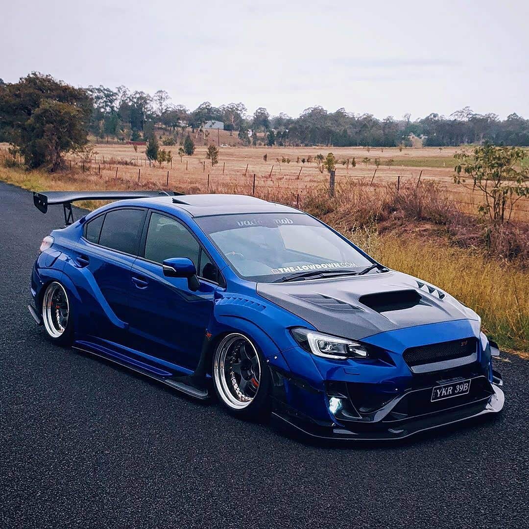 改装的前机器盖进气口,很迷人.