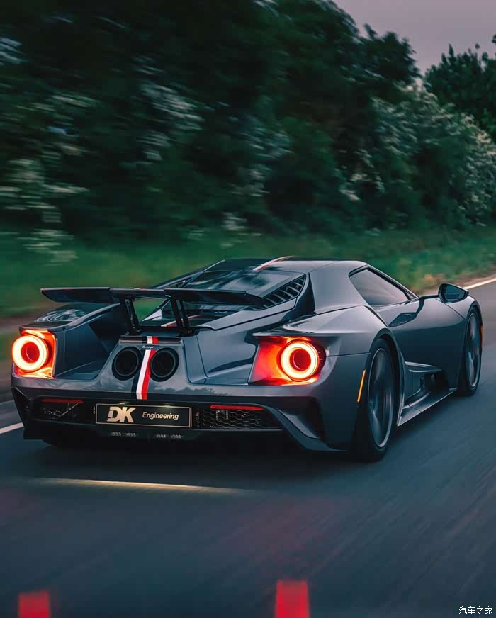 福特野马gt硬朗豪气的外观