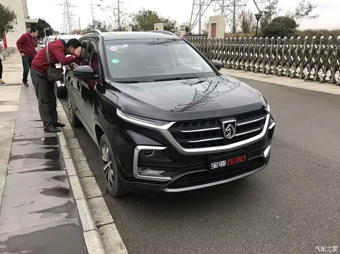 【图】黑色的型鲨,超酷的~~~~~~_宝骏530论坛_汽车之家论坛