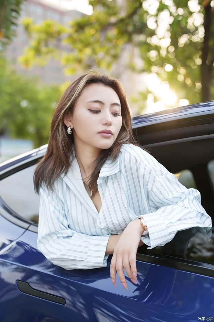 麻豆小姐姐和毛豆y时尚而富有激情的生活