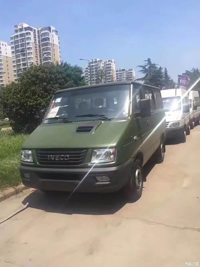 依维柯a35得意军绿国六6座现车订车98现在95出