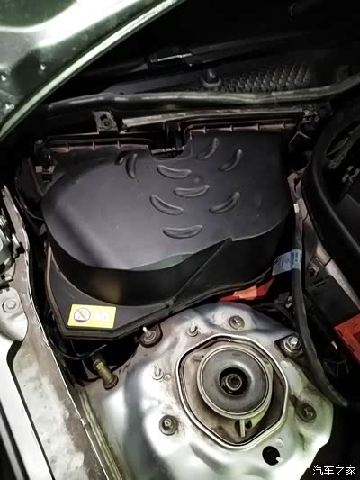 6年奔驰e260l更换瓦尔塔agm启停蓄电池作业