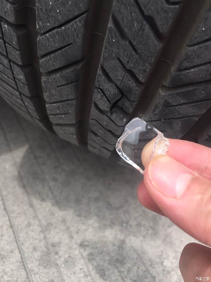 轮胎压到玻璃需要补还是换啊