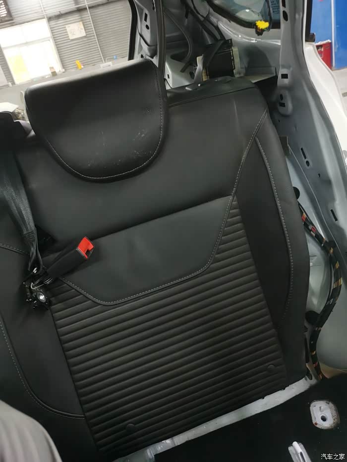 15款福克斯座椅如何拆下来