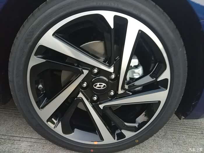 北京现代菲斯塔引领导购智尊版.提车作业认证车主