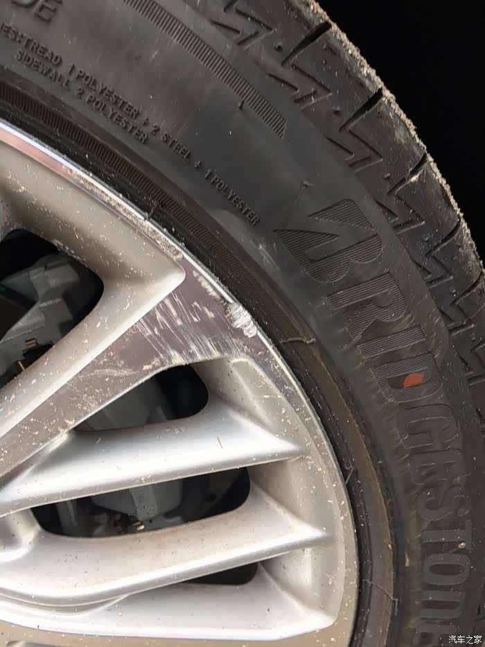 8凯右侧前轮侧面刮了个口子,轮毂受伤,求助