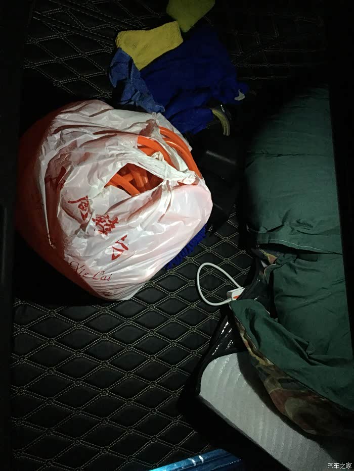 请问新君威的尾箱灯的型号是什么,想换成led的