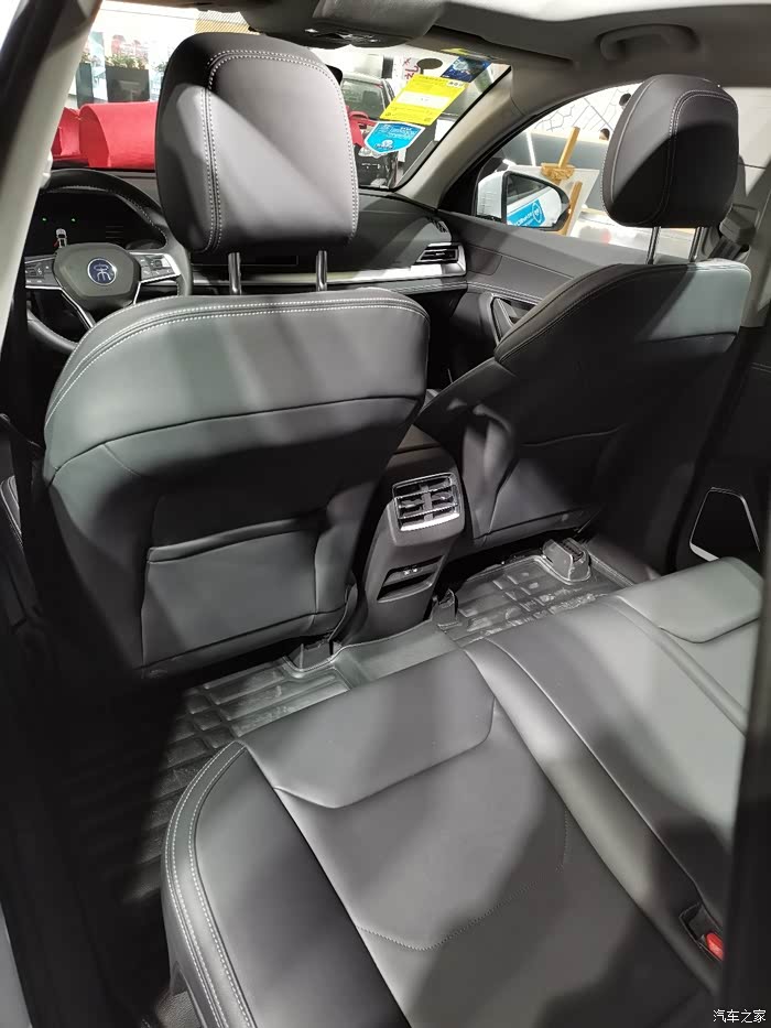 今天去店里看一款比亚迪suv超喜欢宋pro