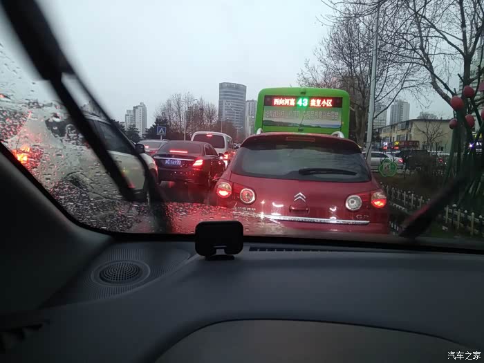 清明时节雨纷纷堵车下班随拍