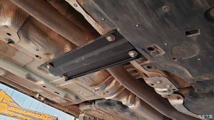 沃尔沃xc60底盘所有塑料护板更换为厚猛钢板实车3d扫描原车孔位
