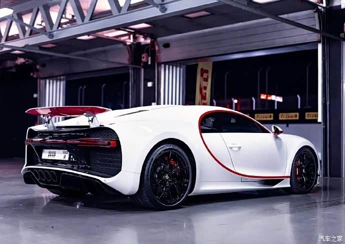 一枚白色布加迪chiron