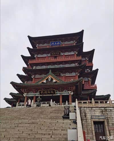 滕王阁和岳阳楼,黄鹤楼并称为江南三大明楼,今日一见,果真配得上名号