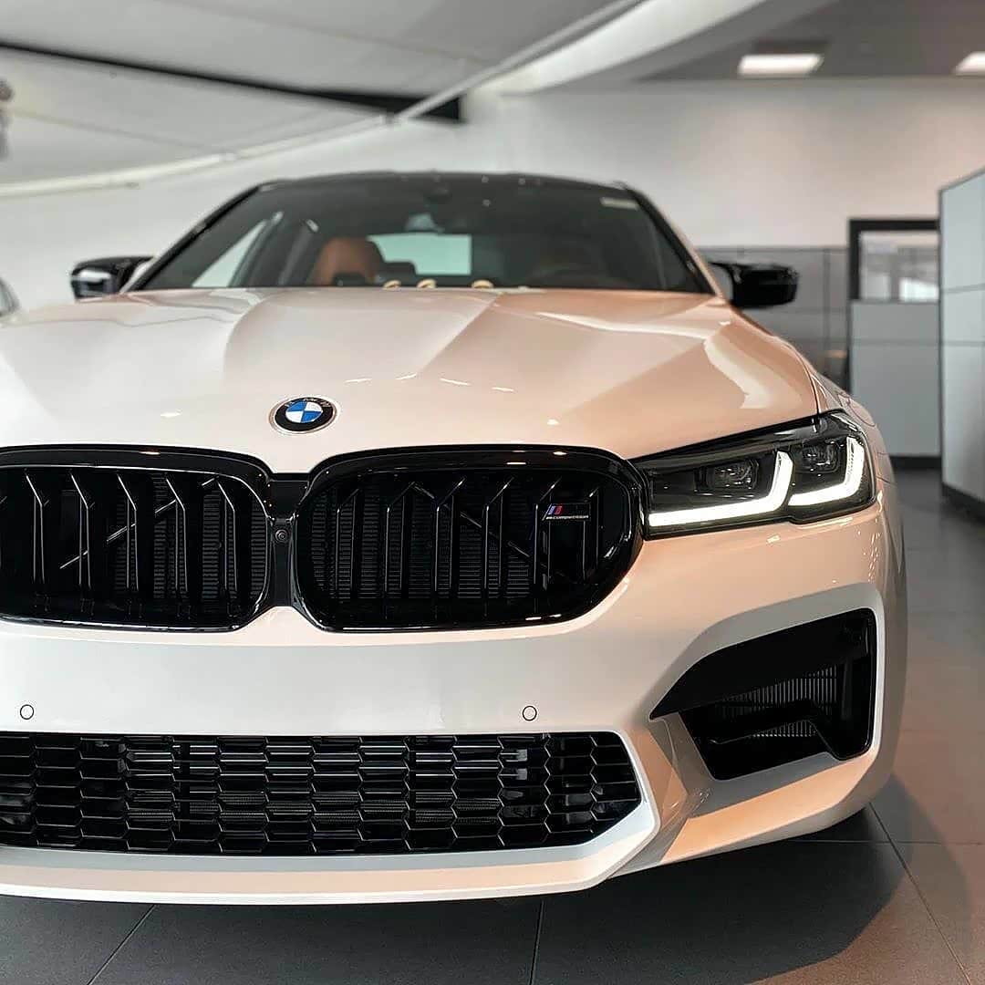 看看宝马m5的飒爽英姿.