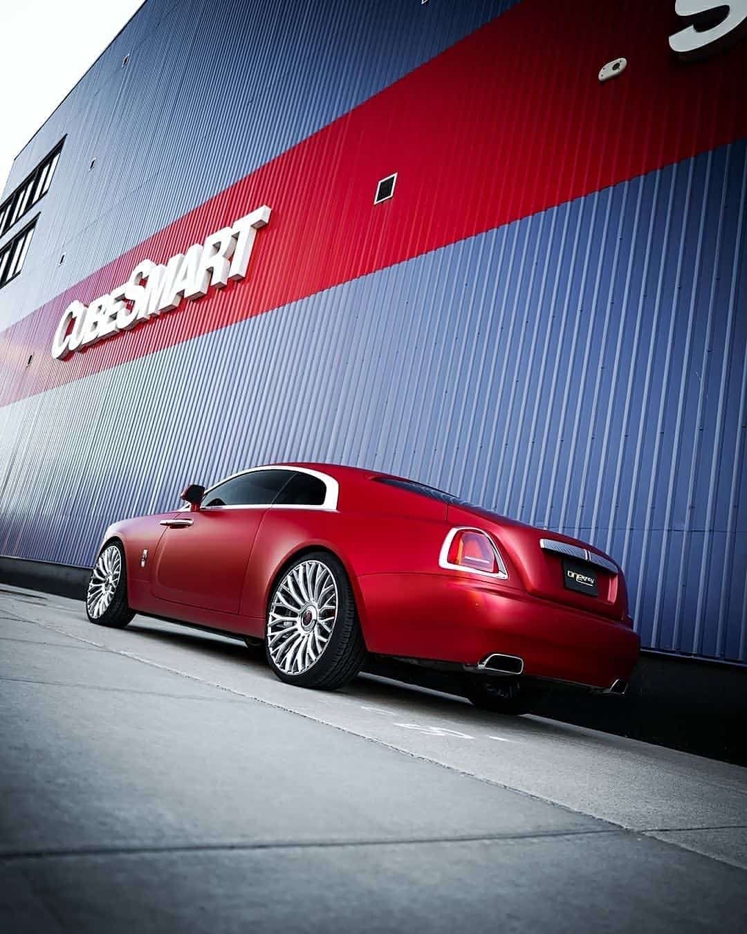 "一袭红衣的曼妙女郎",劳斯莱斯wraith/魅影