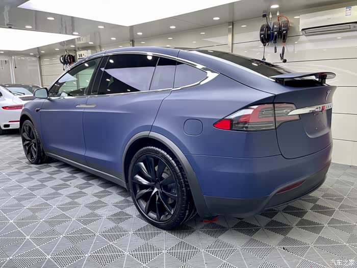 特斯拉modelx改色哑光定蓝