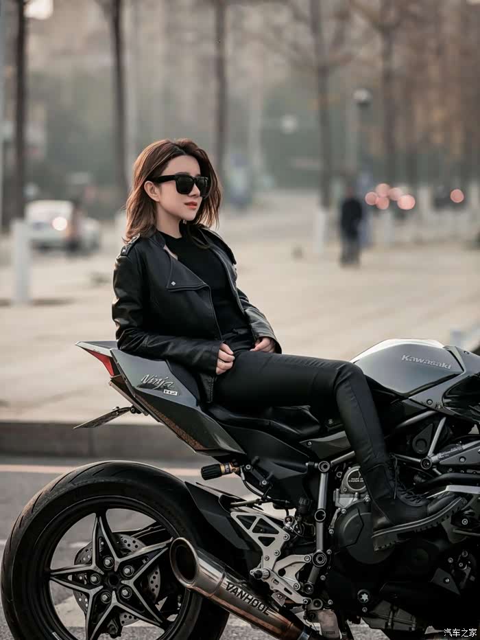 【图】开着宋遇到机车小姐姐,忍不住拍两张_宋plu