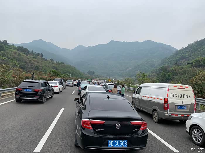 今天回福州的路上,遇到了开车史上最长的堵车