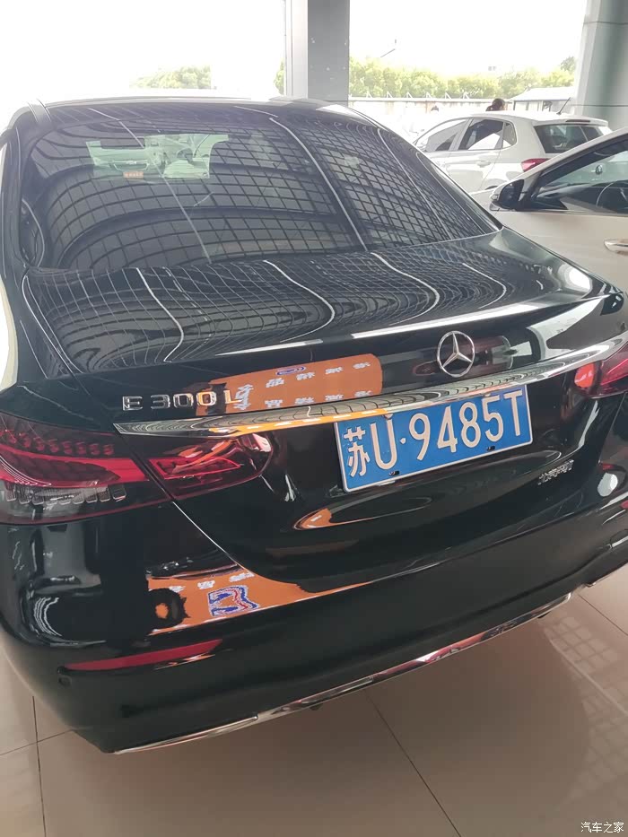 21年奔驰e300大标时尚型