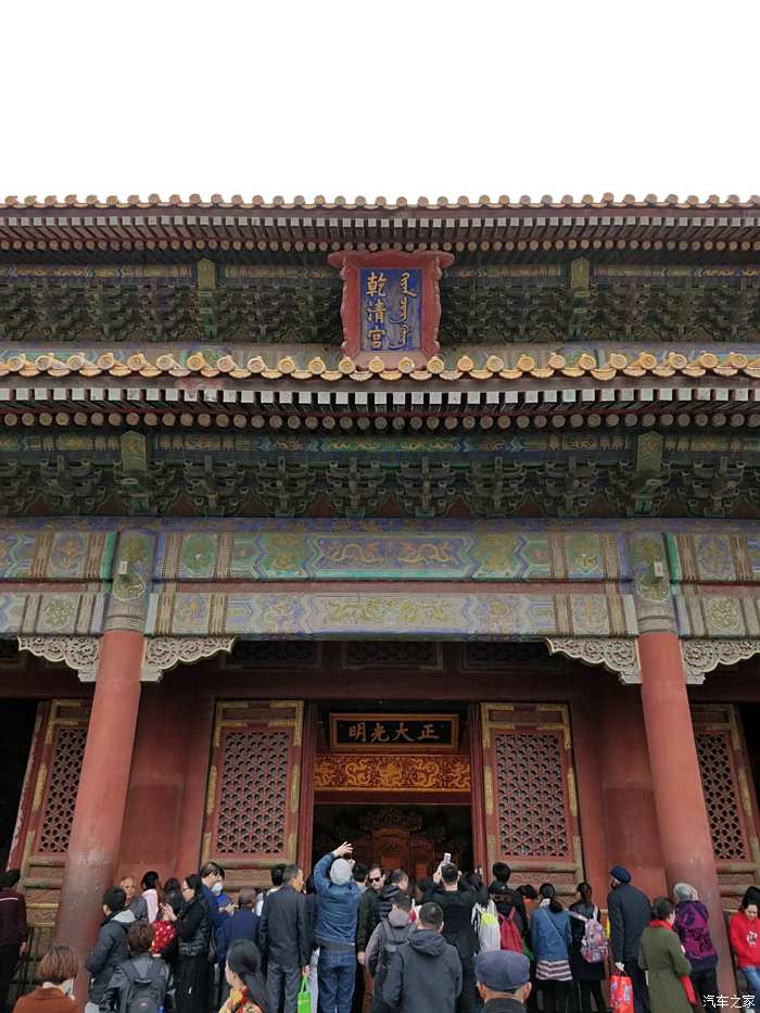 乾清宫位于乾清门内,属于明清两代皇帝在紫禁城中处理日常政事地方