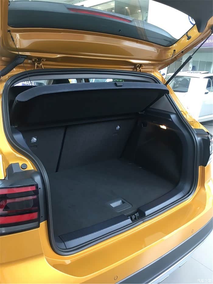 后备箱比较小 家用够了