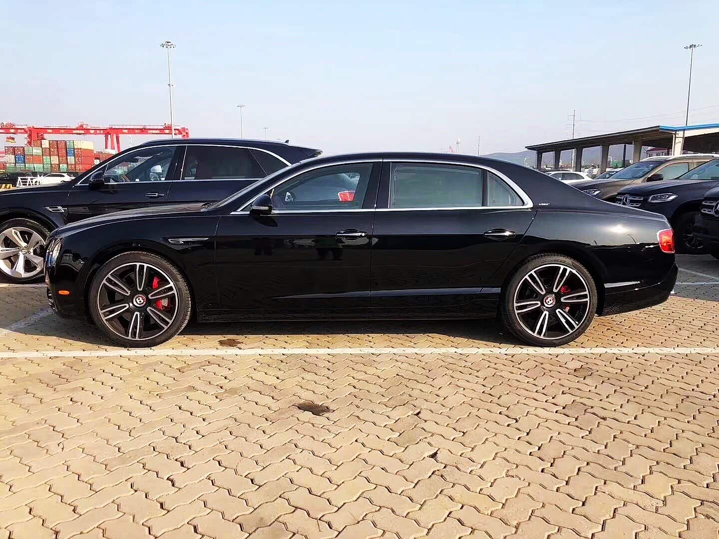 18款宾利飞驰v8s mds 21寸轮毂野餐桌