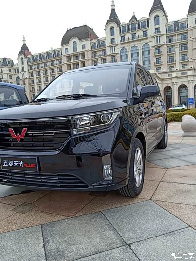 全新一代神车五菱宏光plus