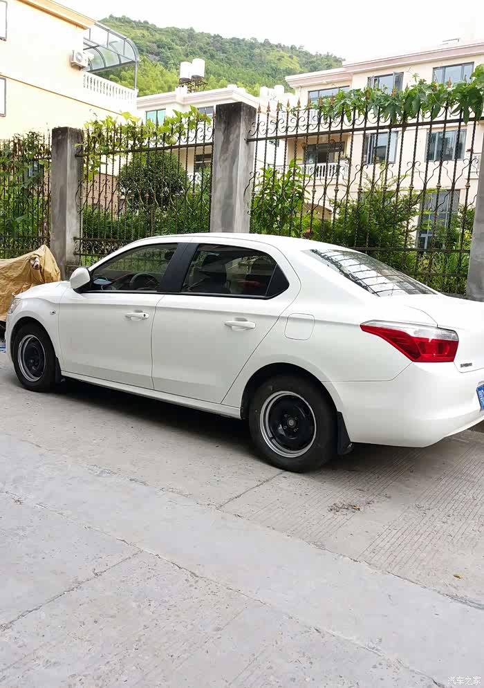 爱丽舍小改轮毂和中央通道