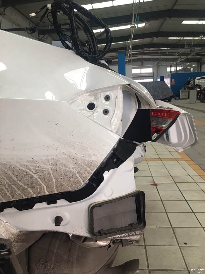 被追尾这左后翼子板变形严重吗能钣金好吗切还是钣金呢