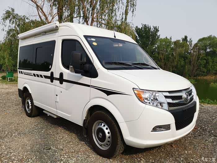 求推荐一款小型旅游通勤两用房车