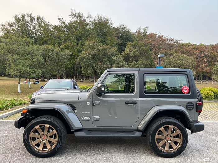 jeep撒哈拉两门