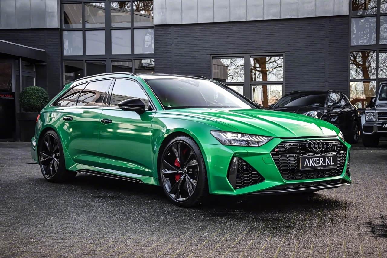 这辆绿色的新奥迪rs6颜色也非常时尚.