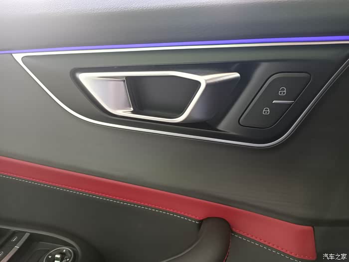 炫丽红色瑞虎7让你的眼中只有它