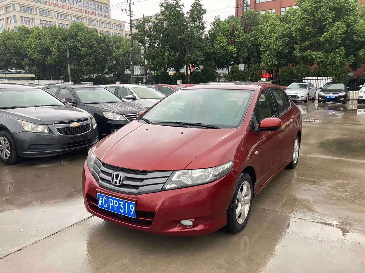 经典老款本田锋范动力和空间都非常不错.