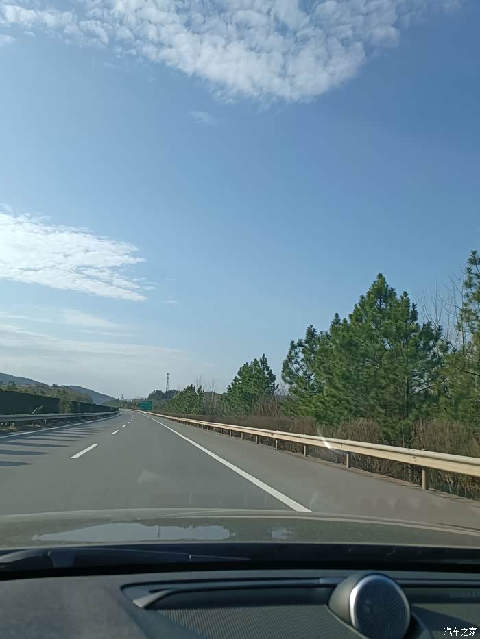 坐副驾驶的滋味真好可以欣赏不同的沿途风景