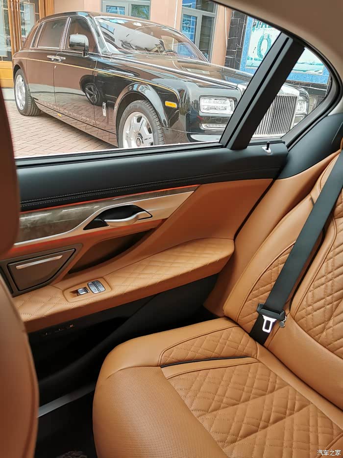 求740领先豪华干邑色内饰