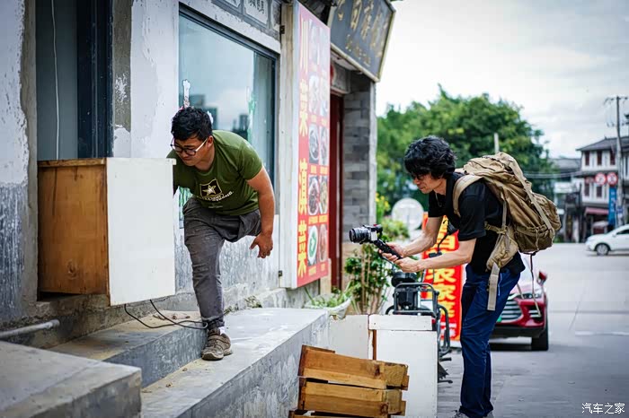 微电影《逆风奔跑》真实故事,车祸截肢10年从人生谷底到实现梦想