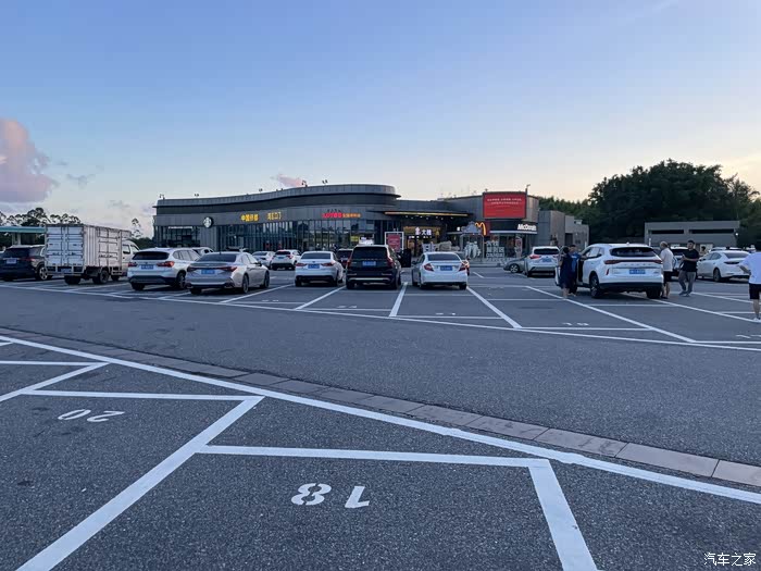 南下海南深海高速大槐服务区