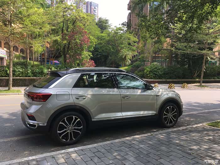 终于提车银色黑顶小探歌开回家