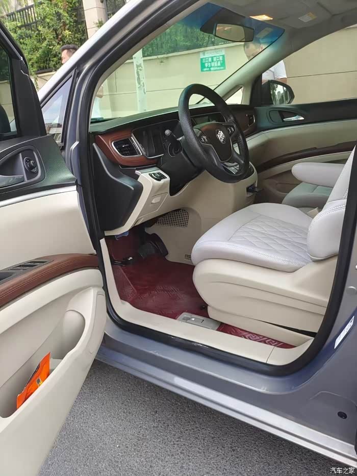 18款28t舒适版gl8