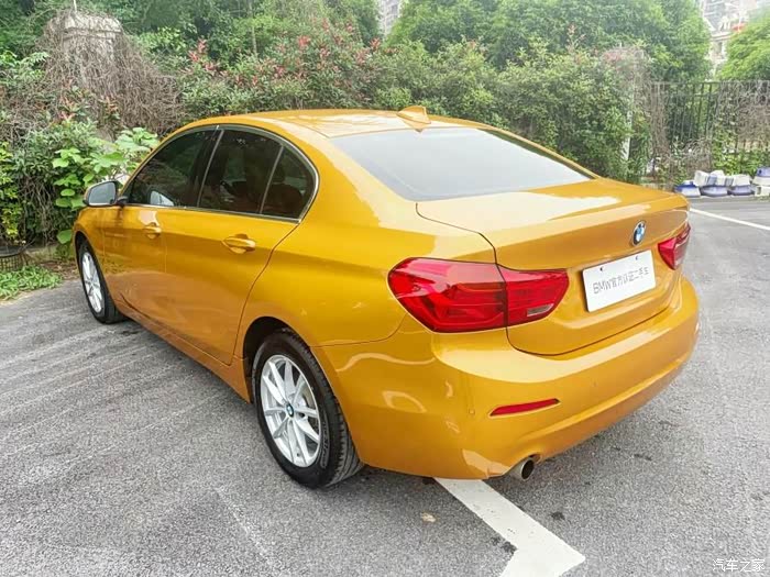 现出手一辆17年时尚型118i宝马1系