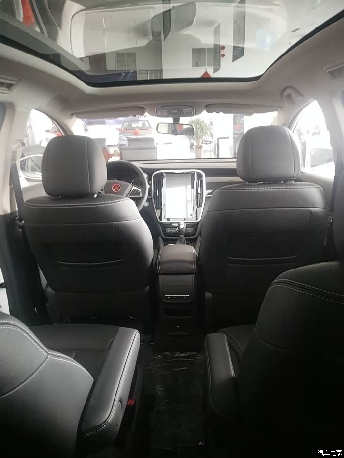 闲来无事逛4s店看看宋max6座车