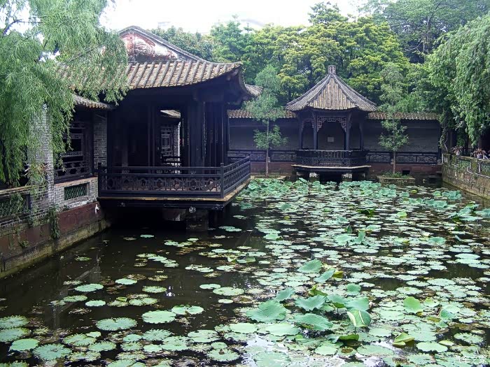 清晖园占地面积不大,走完"归寄庐","小蓬瀛" 院落就算游完清晖园,但