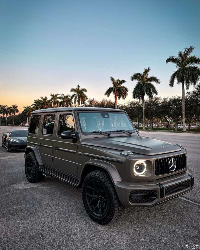 五菱神车c8配奔驰大g