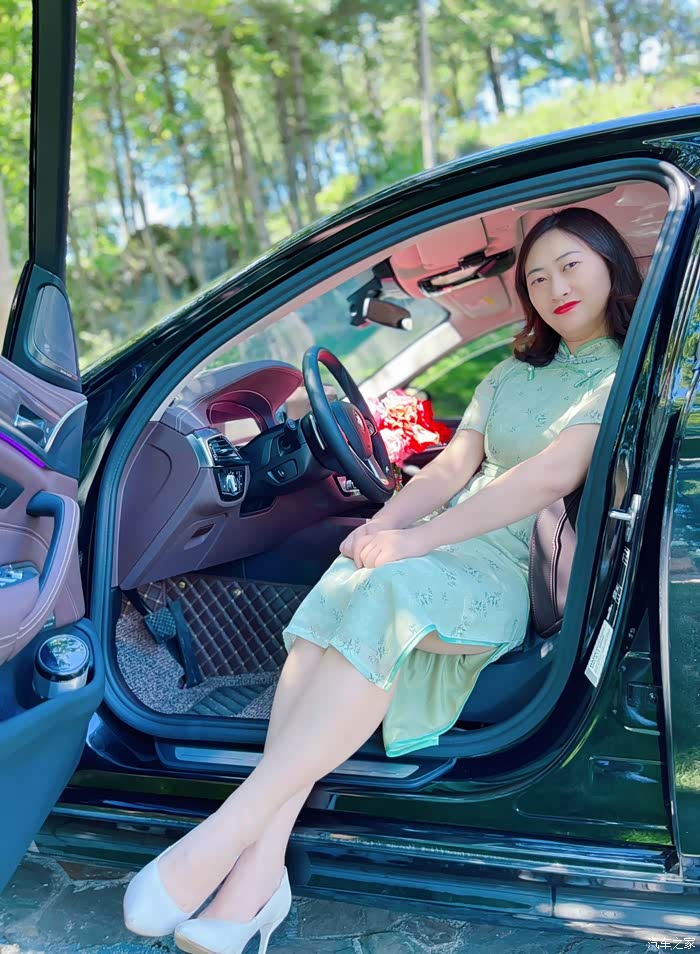 【图】【福利大作战】媳妇当车模,旗袍秀_宝马5系论坛_汽车之家论坛